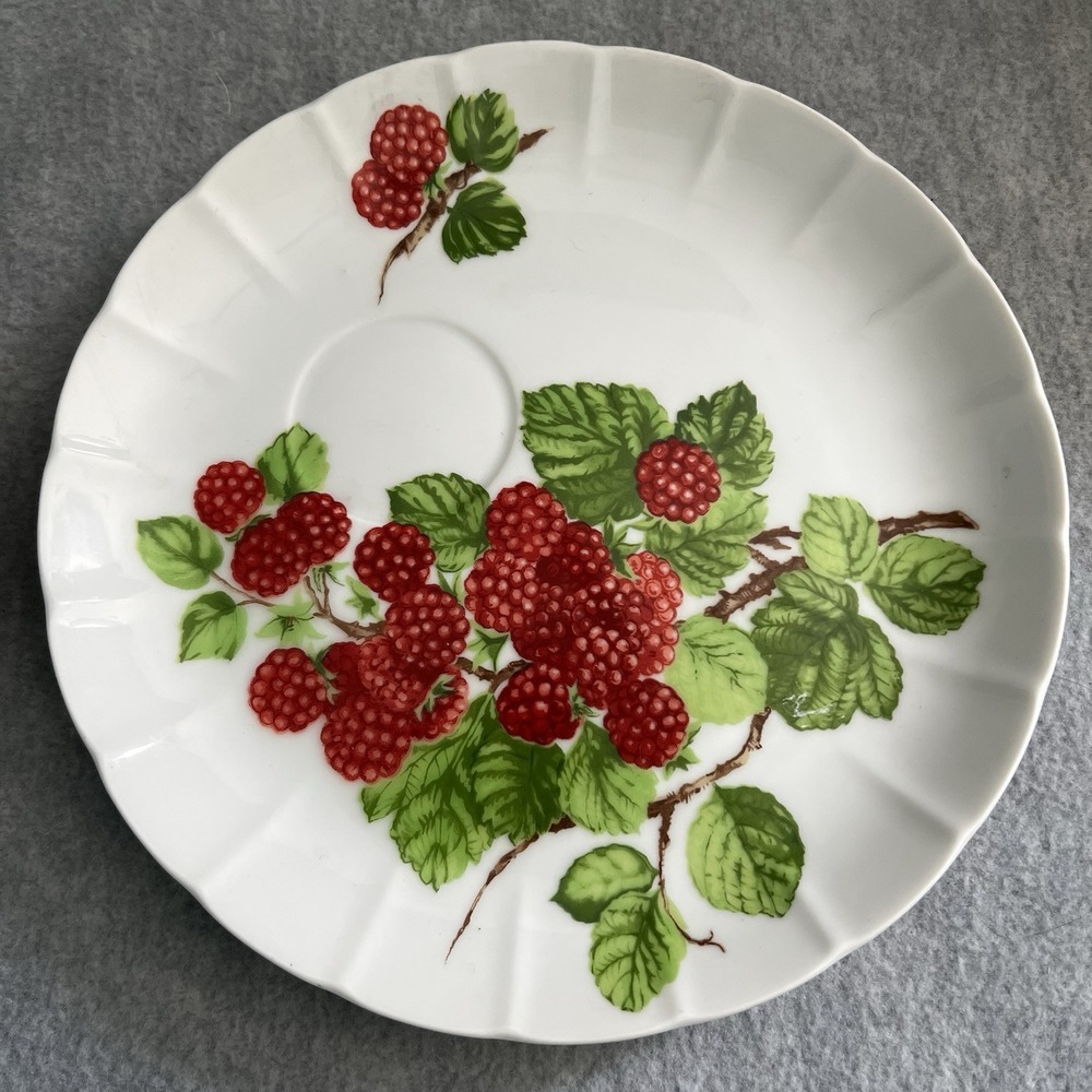 GROSEILLER ROUGE Dessert Snack Plates Tea Cups Mann Vintage 1975 Set Brunch - Picture 5 of 11